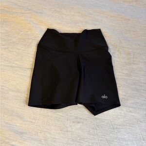 ALO Yoga Women's Black Shorts 3” size XS